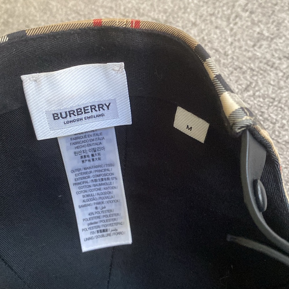 Burberry hat - Picture 2 of 3
